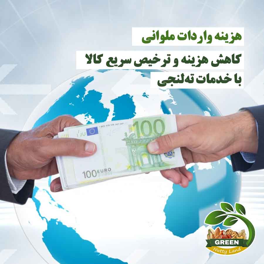 هزینه واردات ملوانی و کاهش هزینه‌ها | دو نفر در حال مبادله پول برای خدمات ته‌لنجی